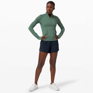 A Lululemon Hotty Hot Short *High-Rise Lined 4"